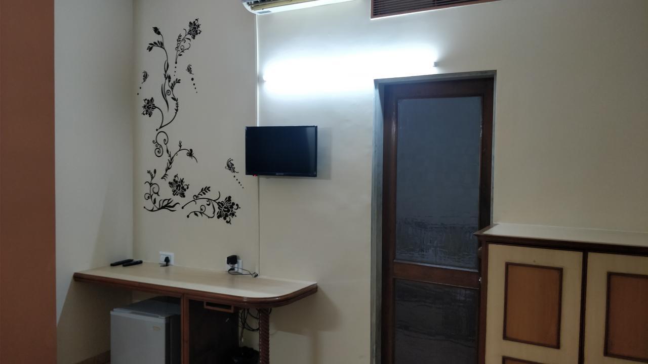 Hotel Damjis Ahmedabad Exterior photo